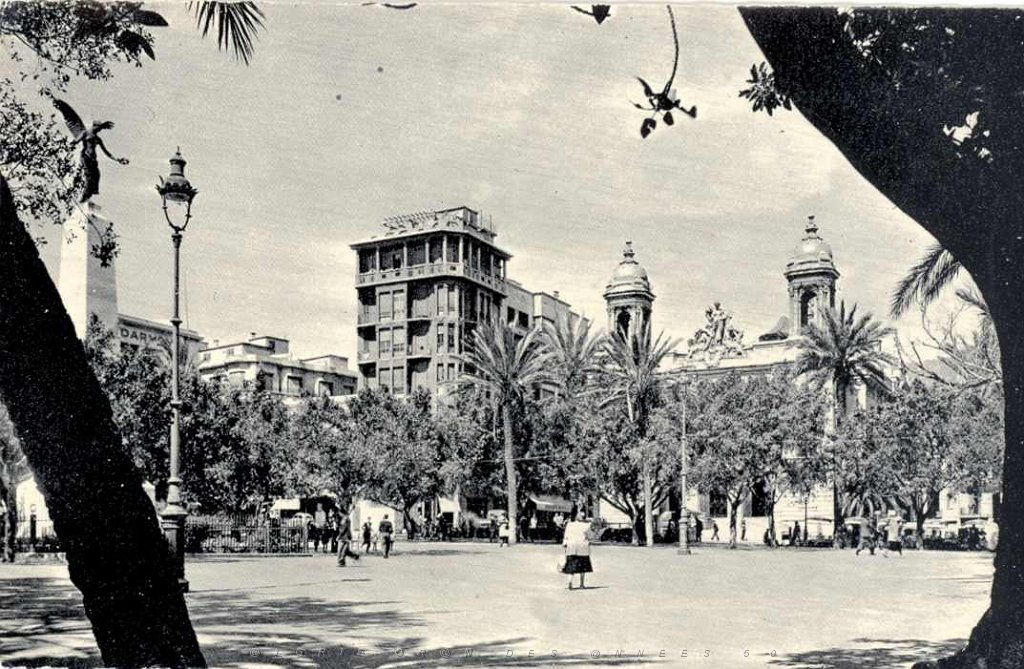 ORAN PLACE FOCHE ET LE THEATRE.JPG